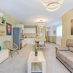 דירה One Of A Kind 5br Penthouse With Terrace In Pieta By 360 Estates